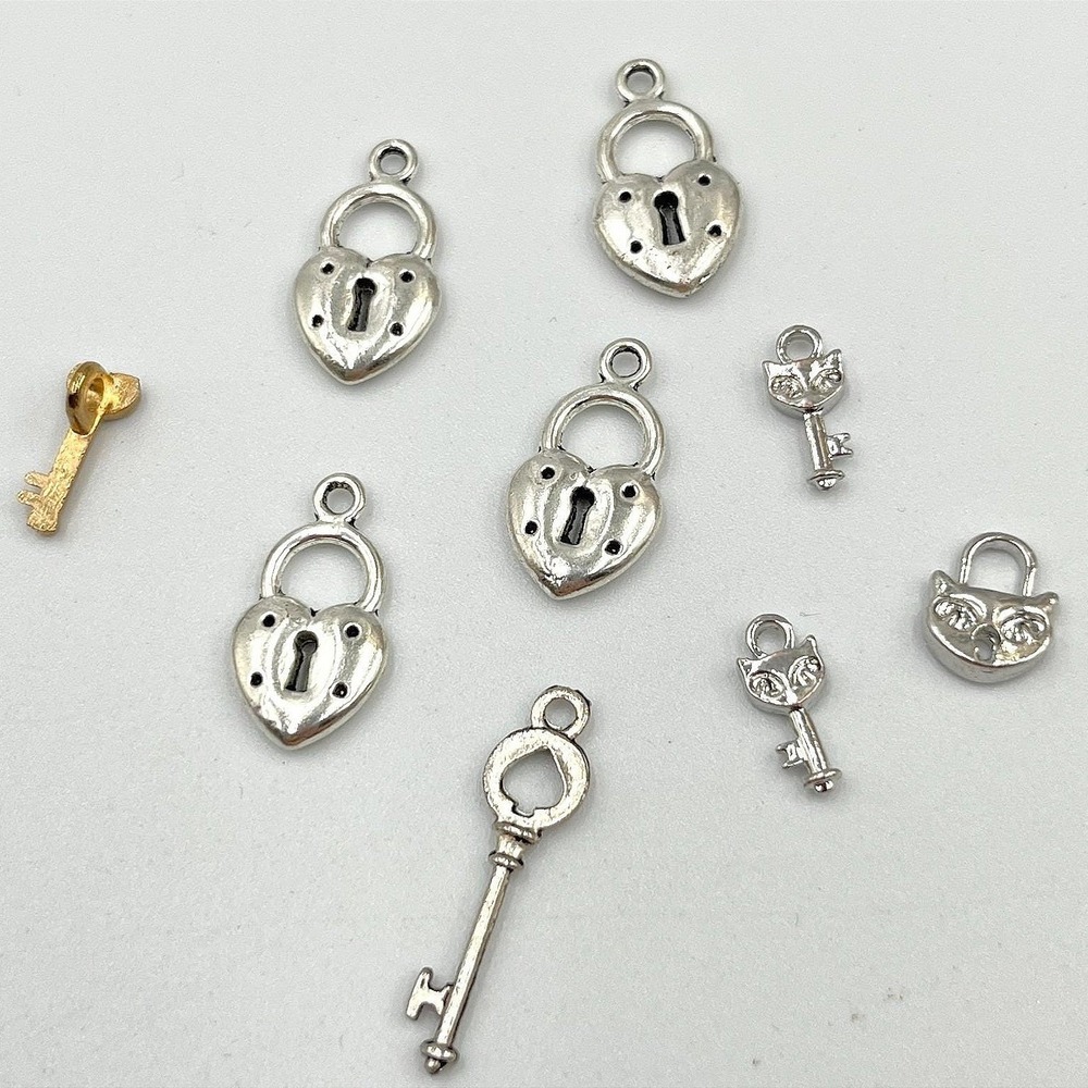 Vintage Style Mixed Lot Lock & Key Jewelry Charms‎ Pendatn Set Silver Gold Tone